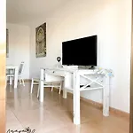 Marella House 公寓 *